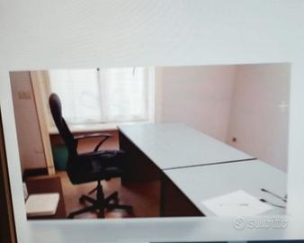 3 scrivanie ufficio e 2 sedie girevoli