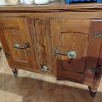 Mobile in legno vecchi ghiacciaia