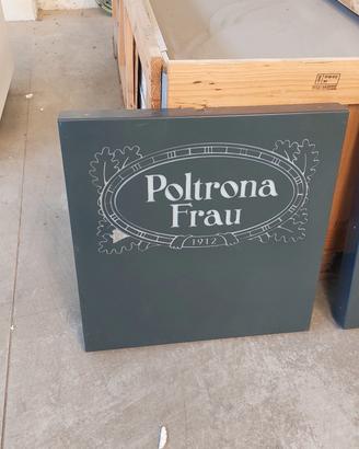 Poltrona Frau insegna negozio