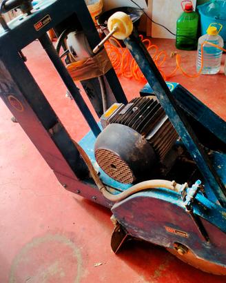 SEGA TAGLIA PAVIMENTI ELETTRICA AD ACQUA