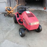 Trattorino tagliaerba