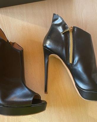 Stivaletto in pelle nera, tacco 12 cm