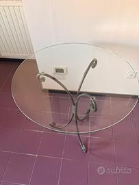 Tavolino in ferro battuto e cristallo