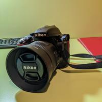 Nikon D3300 + Obiettivo Nikkor AF-S DX 35 mm