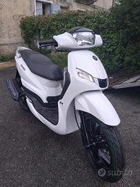 PEUGEOT KISBEE 125cc SCOOTER WHITE