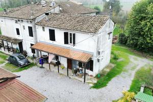 CASA SEMINDIPENDENTE A COLORNO