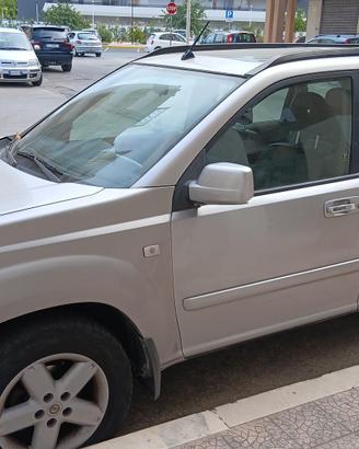 auto Nissan X trail 2005