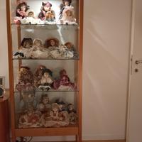 Cristalliera tre ripiani con luce e cassettino.