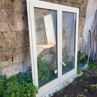 Finestra in alluminio o termosifoni 