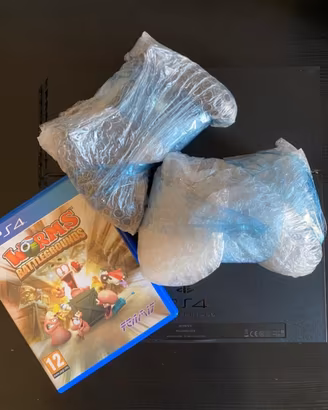 PS4. Controller e Worms Battleground inclusi.