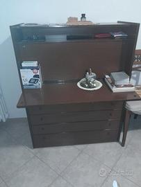 Mobile letto a scomparsa con scrivania