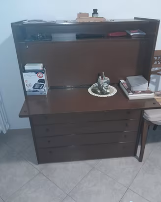 Mobile letto a scomparsa con scrivania