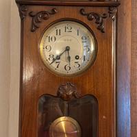 Orologio antico a pendolo a muro ODO