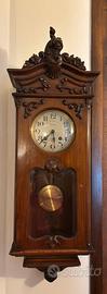 Orologio antico a pendolo a muro ODO