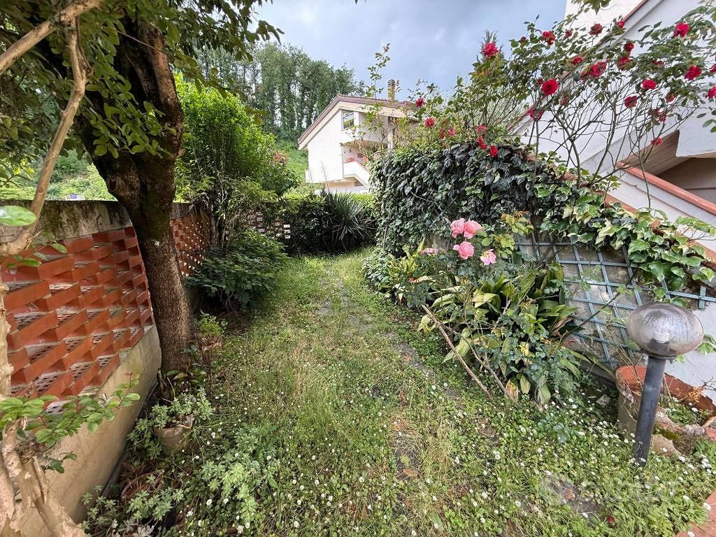 Appartamento di 191 m² con più di 5 locali e box a