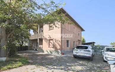 Villa Unifamiliare a Budrio Via Luzzo 8 locali