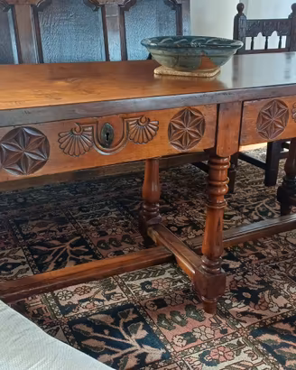 Tavolo, sedie, panca-divano antiquariato