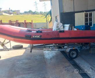 Gommone e carrello stradale