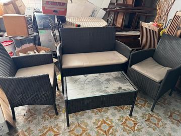 Tavolo e sedie x giardino