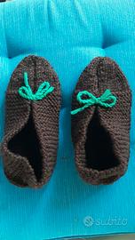 coppia di babucce in lana fatte a mano