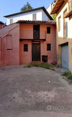 Casa in Oltrepò - centro storico Montù Beccaria