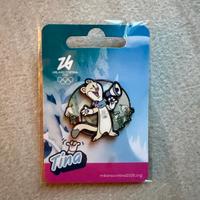 Spilla Tina megafono Milano Cortina 2026