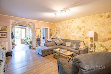 CASA SEMINDIPENDENTE A GRECCIO