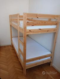 letto a castello Ikea Mydal con un materasso