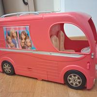 Camper Barbie con scivolo e piscina 
