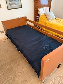 Letto da degenza con materasso anti degubito