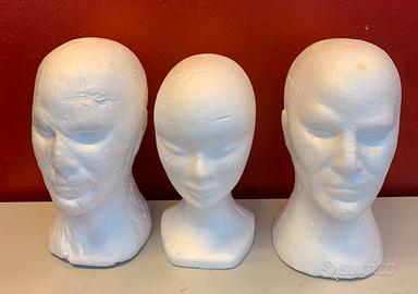 Tre teste di polistirolo