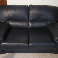 Divano in ecopelle blu 