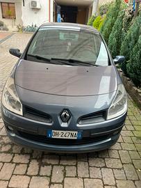 Renault clio serie 3 neopatentato