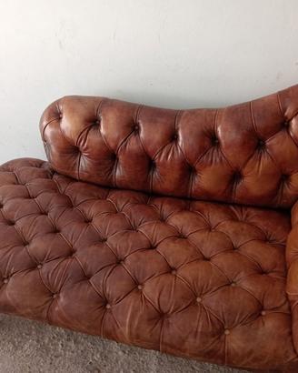Chaise longue in stile Chesterfield 