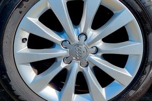 cerchi in lega Audi  da 17 con gomme Michelin 