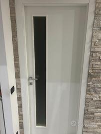 Porta con inserto in vetro