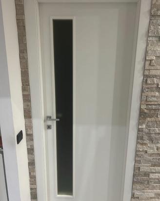 Porta con inserto in vetro