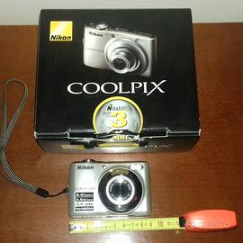 Fotocamera Nikon Coolpix ma piccola riparazione