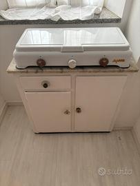 Mobiletto con fornello