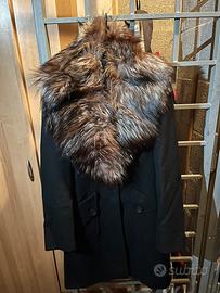 Cappotto donna VFT nero con ampio collo pelliccia