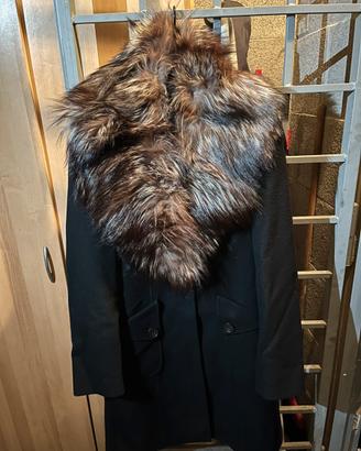 Cappotto donna VFT nero con ampio collo pelliccia