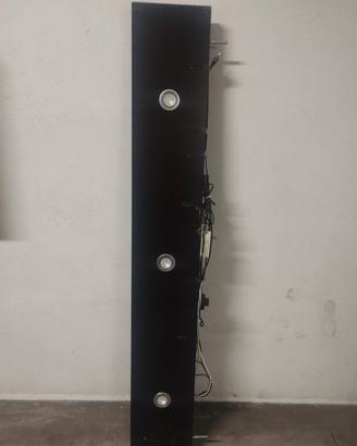 Mensola con faretti per arredo salotto