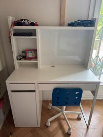 scrivania Micke IKea con Sedia
