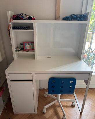 scrivania Micke IKea con Sedia