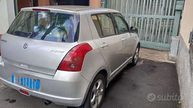 Suzuki Swift con mezzo da lavoro