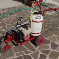 Macchina per la tracciatura campi da calcio