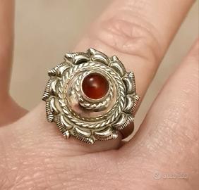Anello argento vintage  etnico con pietra corniola