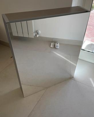 Armadietto specchio con mensole in vetro + led