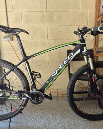 MTB in carbonio su telaio Speed