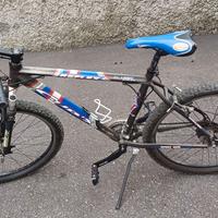 Bici Mtb Nera Blu e Bianca